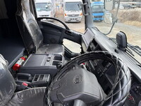 UDトラックスコンドル平ボディ中型（4t）[写真33]