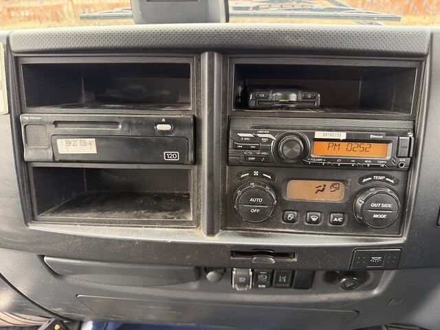 UDトラックスコンドル平ボディ中型（4t）[写真33]