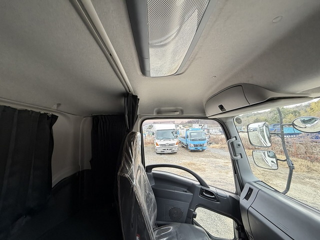 UDトラックスコンドル平ボディ中型（4t）[写真39]