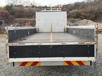 UDトラックスコンドル平ボディ中型（4t）[写真10]