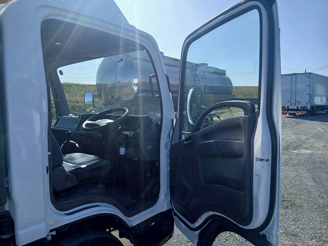 いすゞエルフアルミバン小型（2t・3t）[写真19]