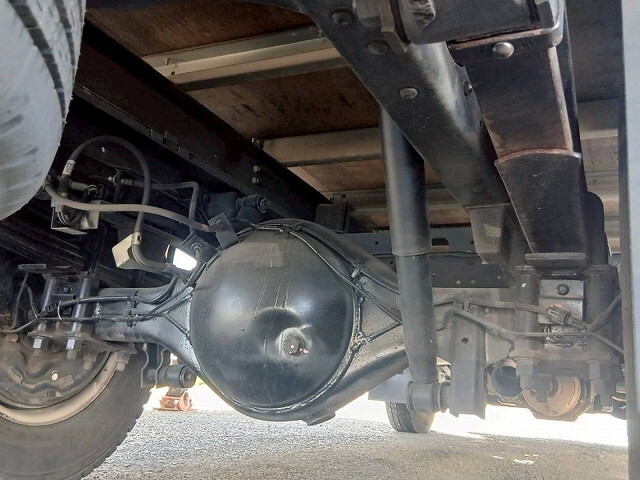 いすゞエルフアルミバン小型（2t・3t）[写真32]