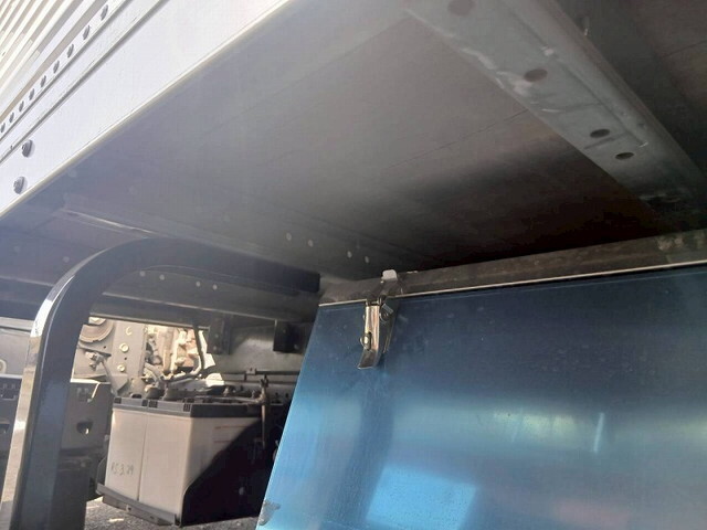 いすゞエルフアルミバン小型（2t・3t）[写真33]