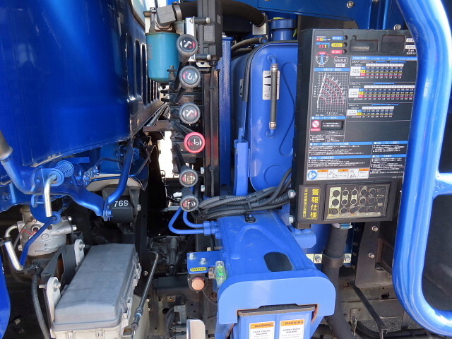 いすゞフォワードクレーン4段増トン（6t・8t）[写真12]