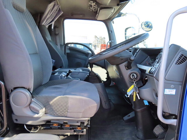 いすゞフォワードクレーン4段増トン（6t・8t）[写真34]