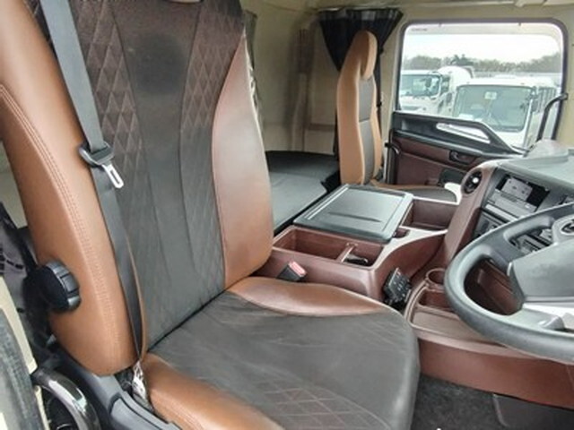 日野プロフィアトレーラーヘッド（トラクターヘッド）大型（10t）[写真20]