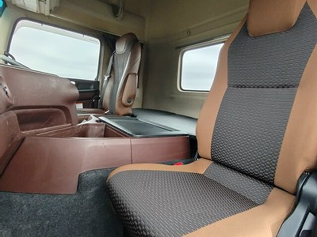 日野プロフィアトレーラーヘッド（トラクターヘッド）大型（10t）[写真21]