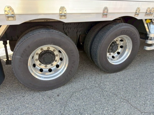 三菱ふそうスーパーグレートアルミウイング大型（10t）[写真21]