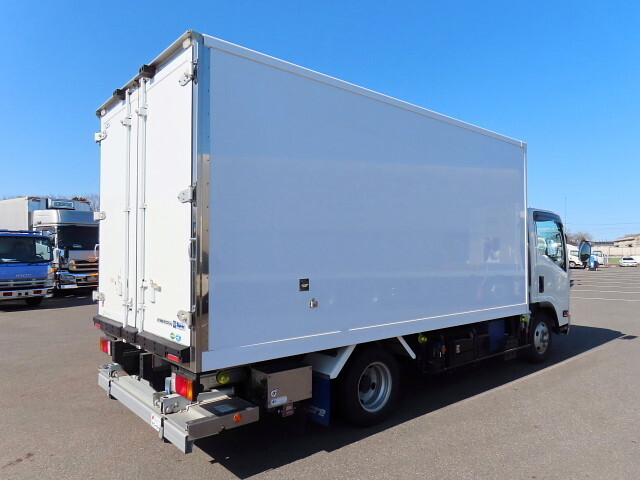 いすゞエルフ冷凍車（冷蔵車）小型（2t・3t）[写真02]