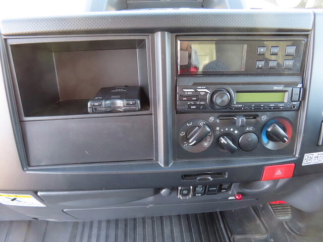 いすゞエルフ冷凍車（冷蔵車）小型（2t・3t）[写真21]