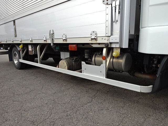 三菱ふそうファイターアルミウイング中型（4t）[写真12]