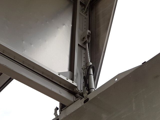 三菱ふそうファイターアルミウイング中型（4t）[写真14]