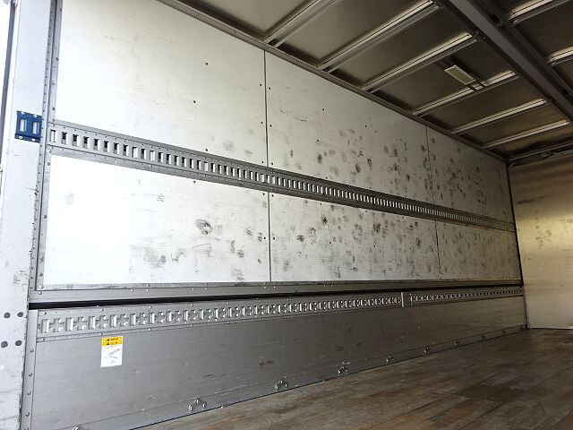 三菱ふそうファイターアルミウイング中型（4t）[写真18]