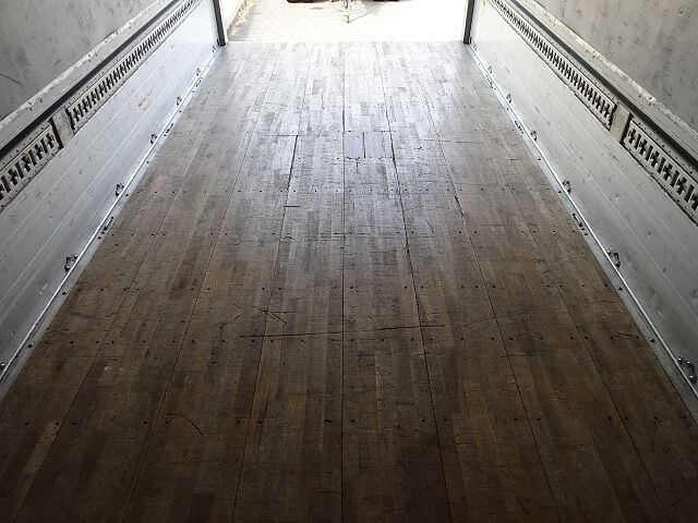 三菱ふそうファイターアルミウイング中型（4t）[写真22]