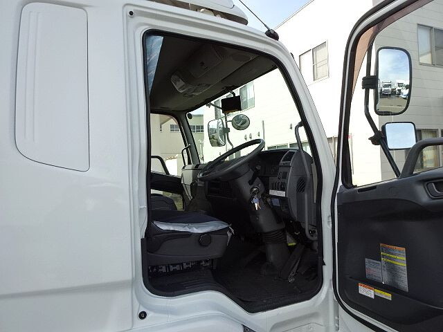 三菱ふそうファイターアルミウイング中型（4t）[写真34]