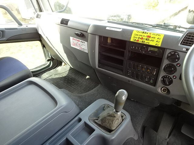 三菱ふそうファイターアルミウイング中型（4t）[写真38]