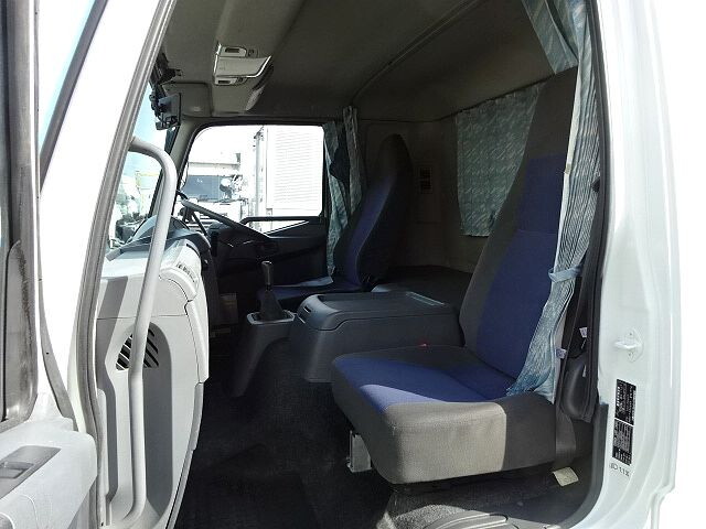 三菱ふそうファイターアルミウイング中型（4t）[写真40]