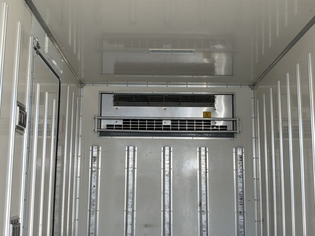 いすゞエルフ冷凍車（冷蔵車）小型（2t・3t）[写真10]