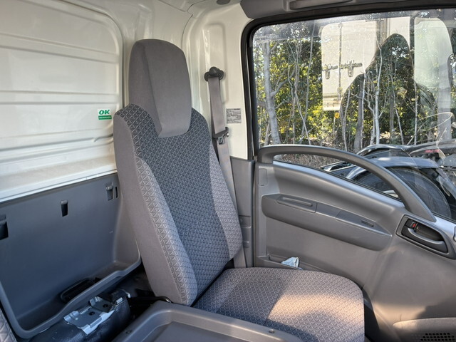 いすゞエルフ冷凍車（冷蔵車）小型（2t・3t）[写真19]