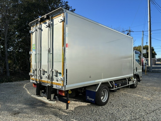 いすゞエルフ冷凍車（冷蔵車）小型（2t・3t）[写真02]