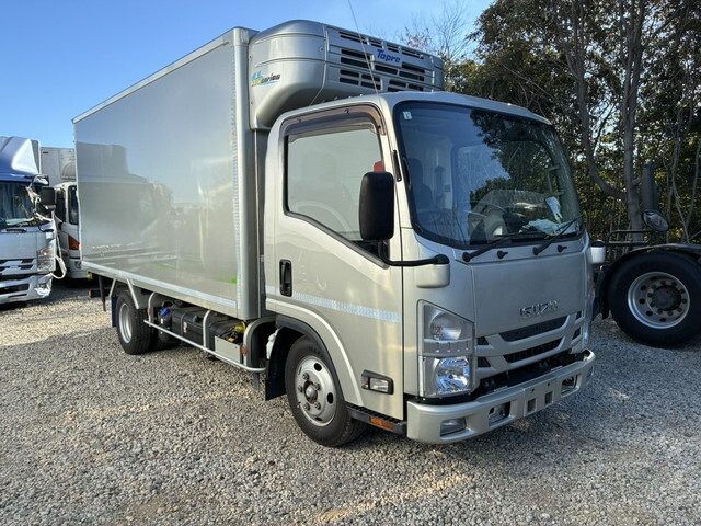 いすゞエルフ冷凍車（冷蔵車）小型（2t・3t）[写真03]
