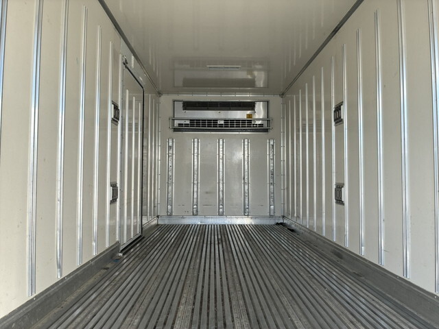 いすゞエルフ冷凍車（冷蔵車）小型（2t・3t）[写真09]