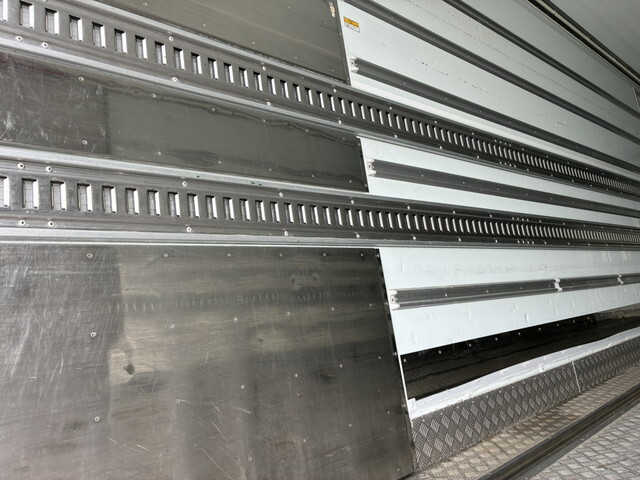 いすゞギガ冷凍車（冷蔵車）大型（10t）[写真10]