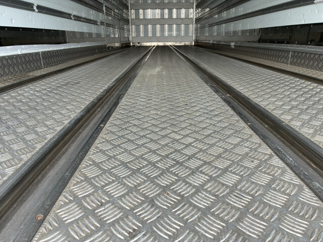 いすゞギガ冷凍車（冷蔵車）大型（10t）[写真11]