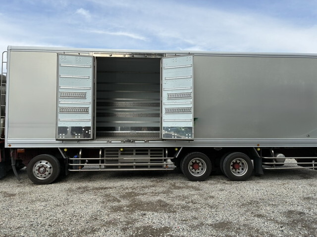 いすゞギガ冷凍車（冷蔵車）大型（10t）[写真13]