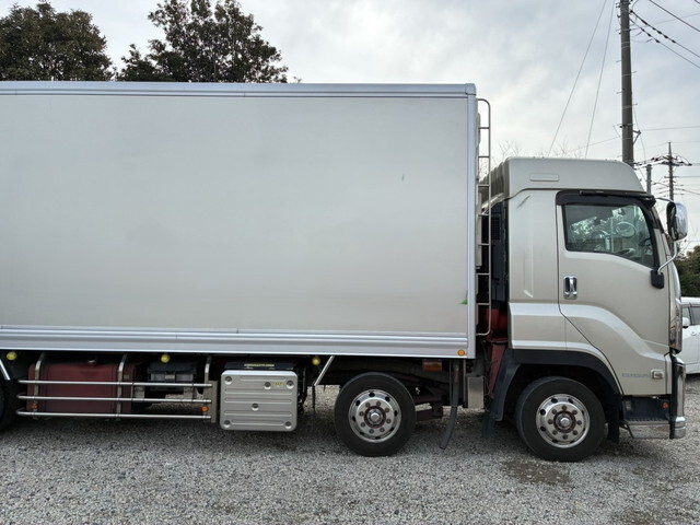いすゞギガ冷凍車（冷蔵車）大型（10t）[写真07]