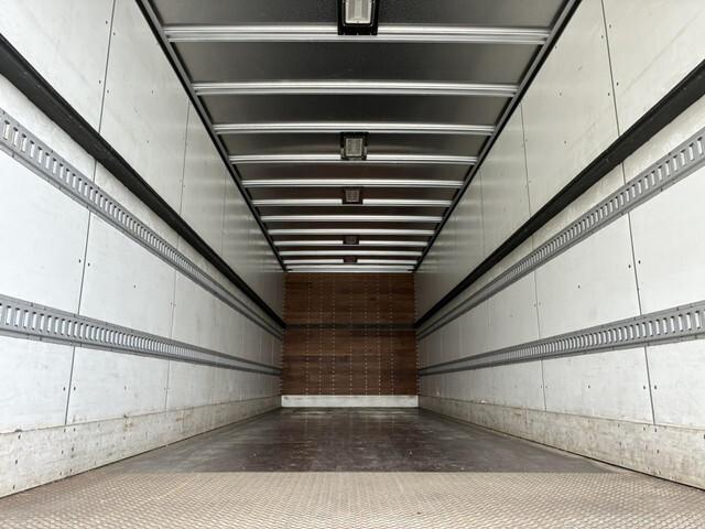 いすゞギガアルミバン大型（10t）[写真13]