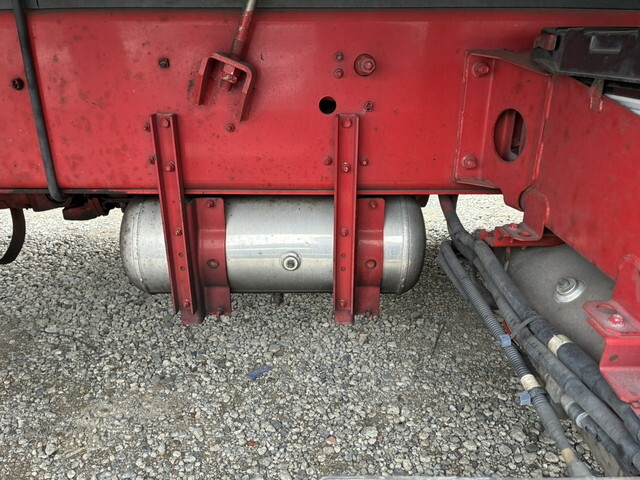 いすゞギガアルミバン大型（10t）[写真28]