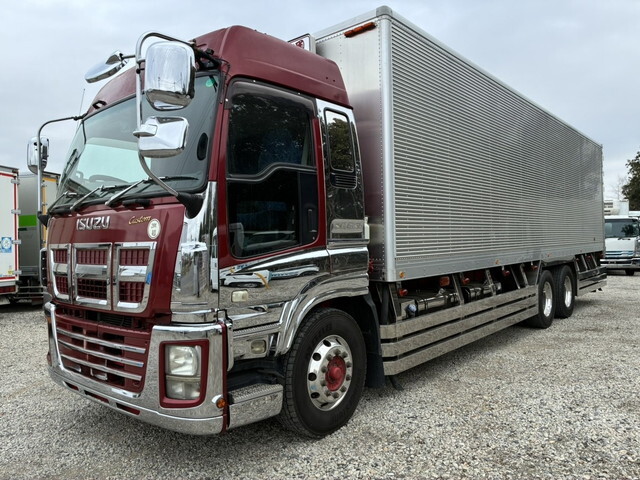 いすゞギガアルミバン大型（10t）[写真03]