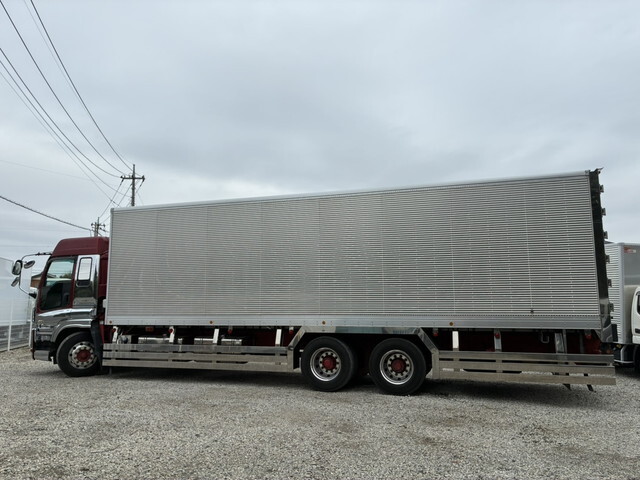 いすゞギガアルミバン大型（10t）[写真37]