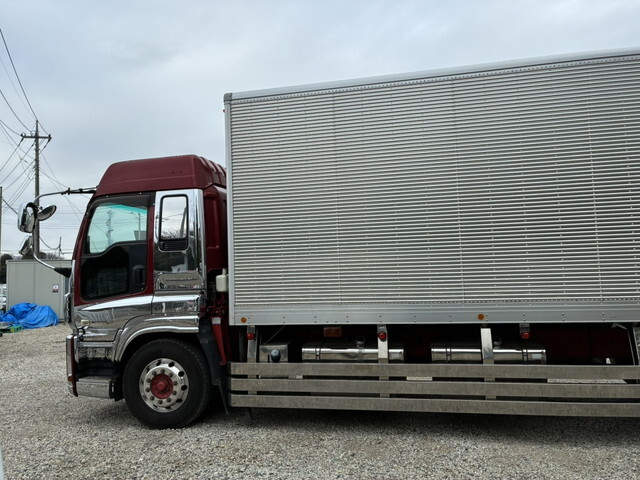 いすゞギガアルミバン大型（10t）[写真06]