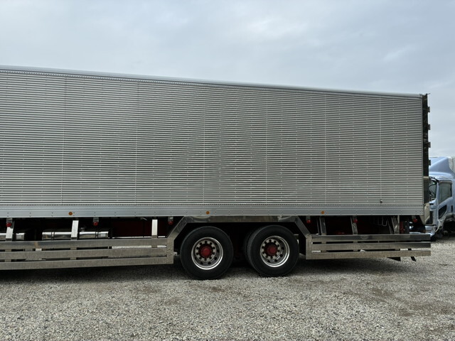 いすゞギガアルミバン大型（10t）[写真07]