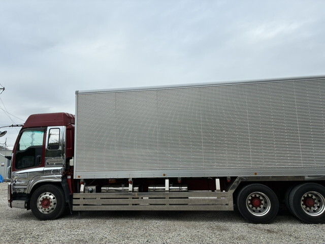 いすゞギガアルミバン大型（10t）[写真08]