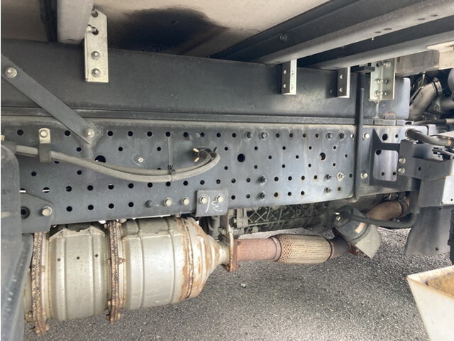 いすゞエルフ冷凍車（冷蔵車）小型（2t・3t）[写真20]