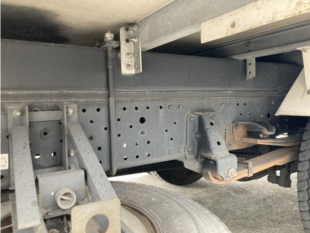 いすゞエルフ冷凍車（冷蔵車）小型（2t・3t）[写真23]