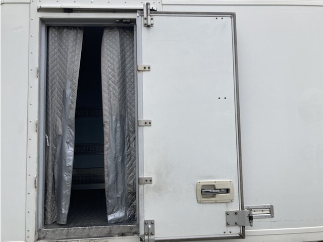 いすゞエルフ冷凍車（冷蔵車）小型（2t・3t）[写真27]