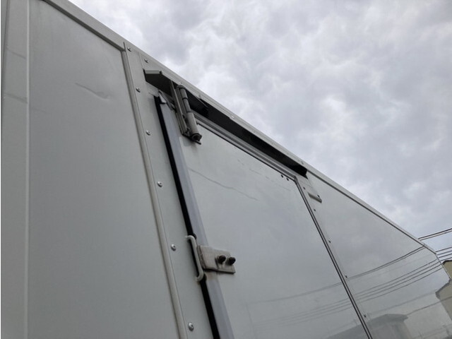 いすゞエルフ冷凍車（冷蔵車）小型（2t・3t）[写真33]