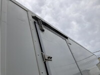 いすゞエルフ冷凍車（冷蔵車）小型（2t・3t）[写真34]