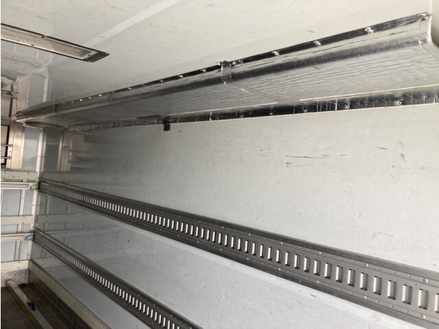 いすゞエルフ冷凍車（冷蔵車）小型（2t・3t）[写真36]