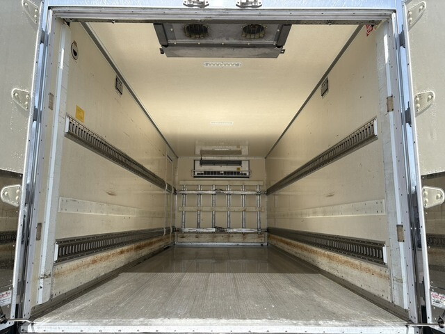 日野レンジャー冷凍車（冷蔵車）中型（4t）[写真14]