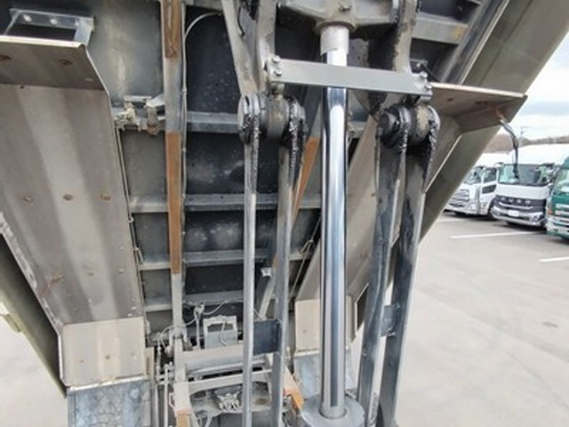 いすゞギガダンプ大型（10t）[写真09]