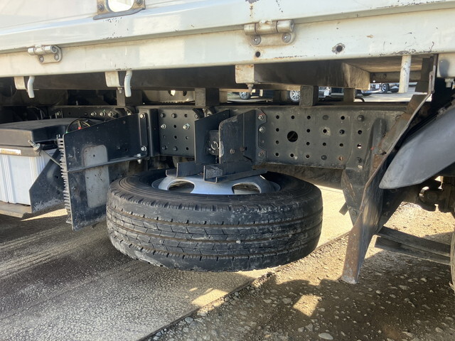 三菱ふそうキャンター平ボディ小型（2t・3t）[写真11]