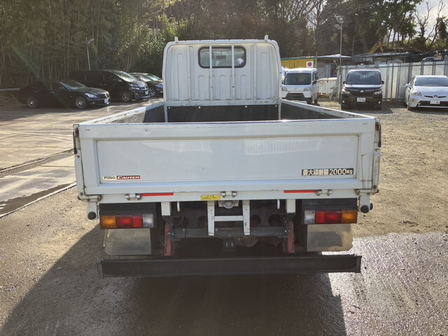 三菱ふそうキャンター平ボディ小型（2t・3t）[写真06]