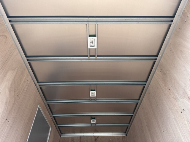 三菱ふそうキャンターアルミバン小型（2t・3t）[写真15]