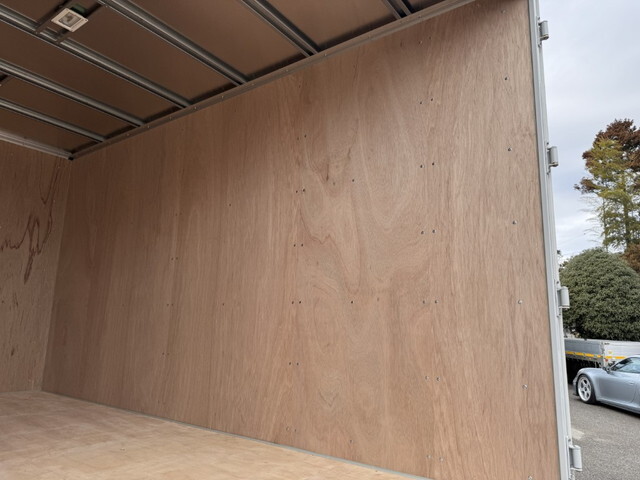 三菱ふそうキャンターアルミバン小型（2t・3t）[写真17]