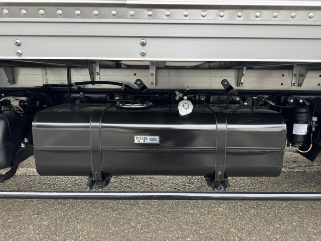 三菱ふそうキャンターアルミバン小型（2t・3t）[写真21]